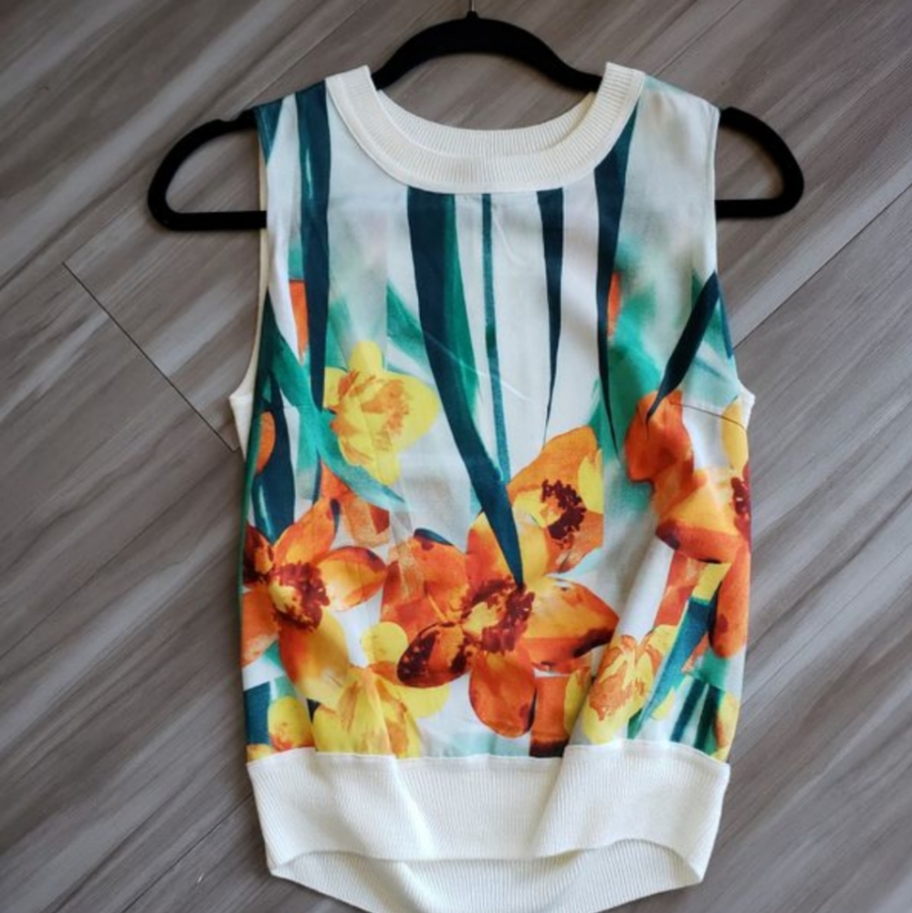 Authentic St. John XS P sweater vest floral